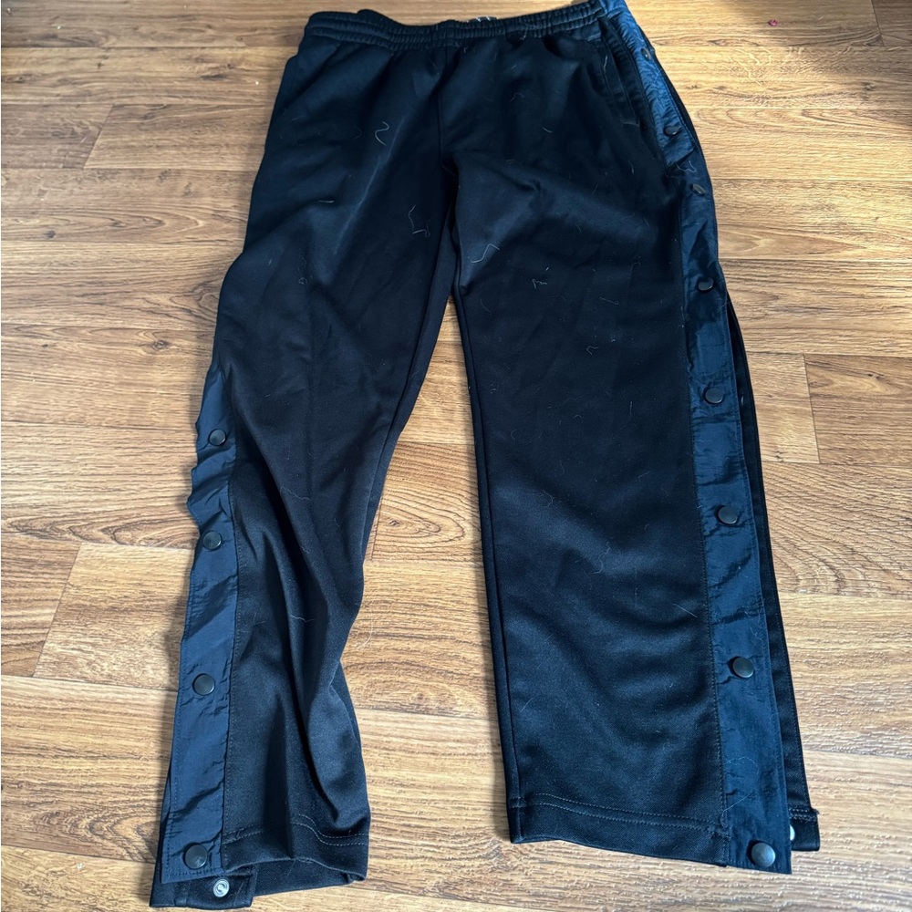 Good used condition old navy men’s tear away pants size L